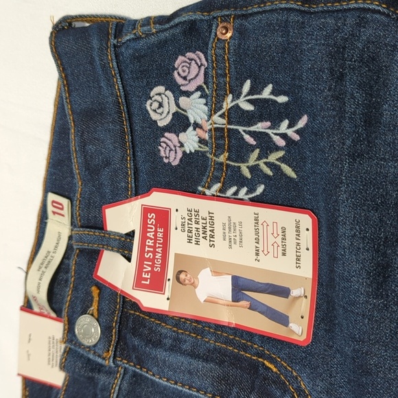 Levi's 10R Blue Straight Leg Kids Jeans with Floral Embroidery NEW WITH TAGS!! - Picture 2 of 11